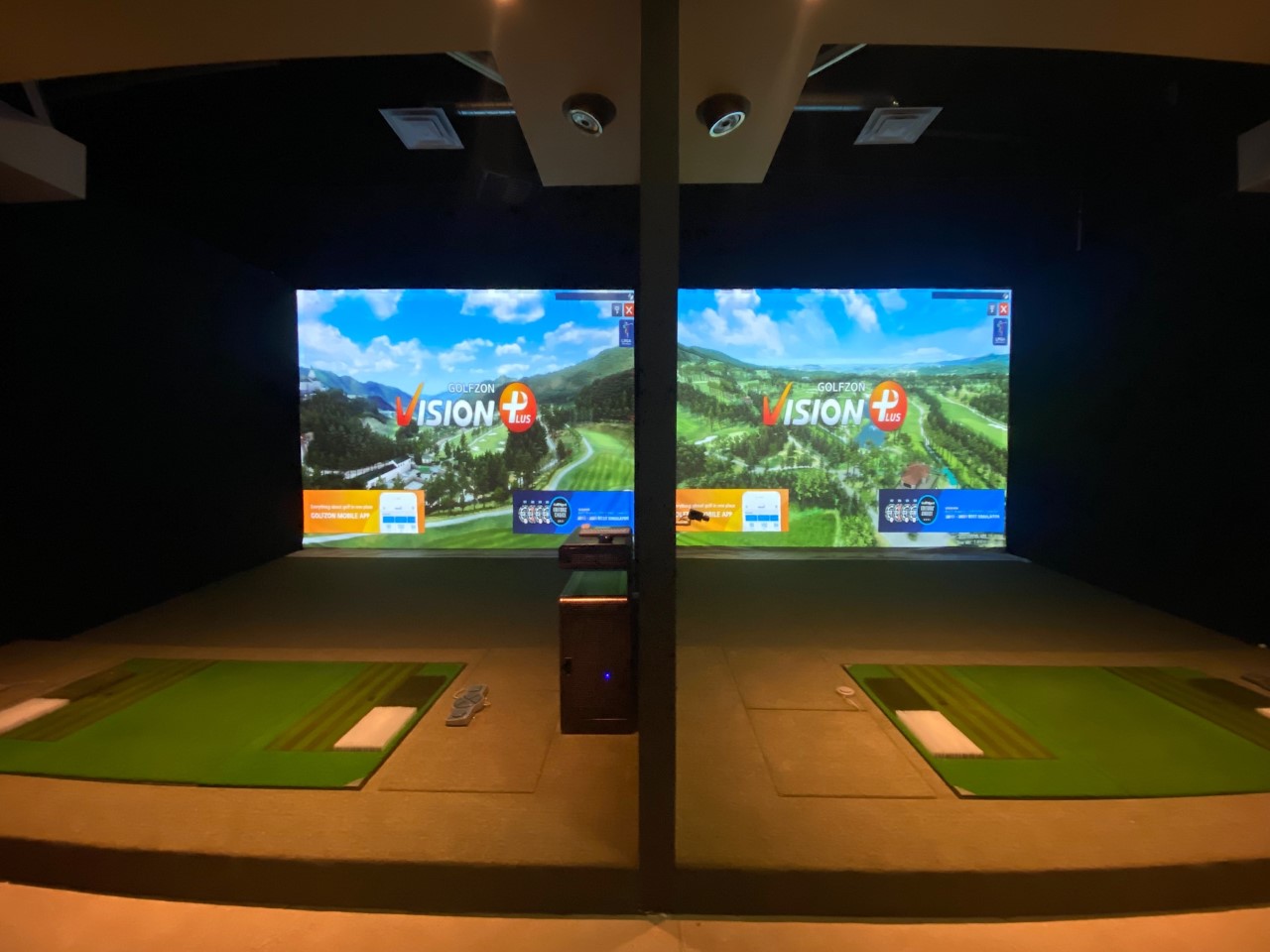 Indoor golf event space at The Bogey Club